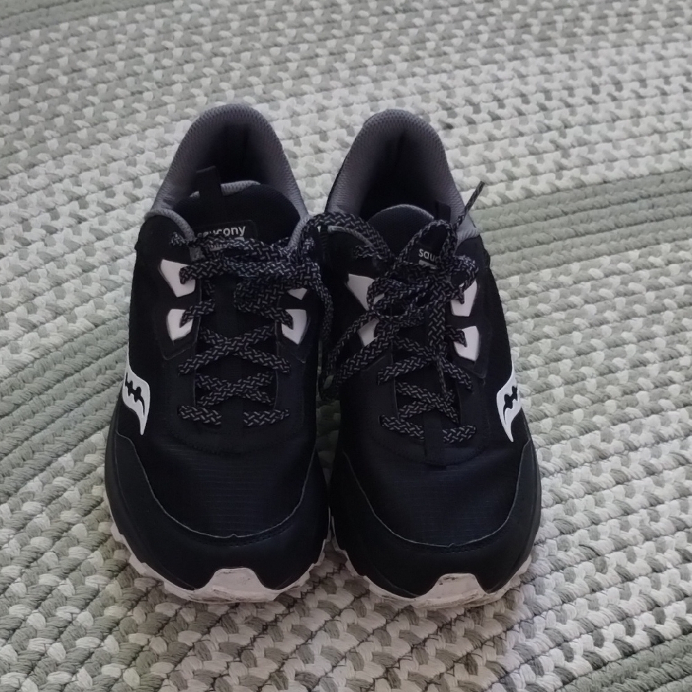 Saucony Black and White Athletic Shoes Sleek Design